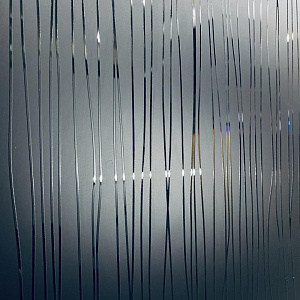 Стекло окрашенное DECO Штрих Черное 011 глянец/мат. 2440х1830х4 мм